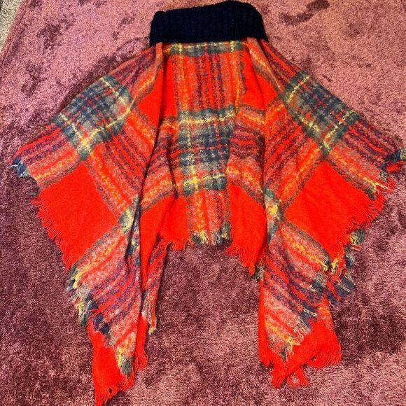 Vintage Plaid Fall Poncho - Picture 2 of 2